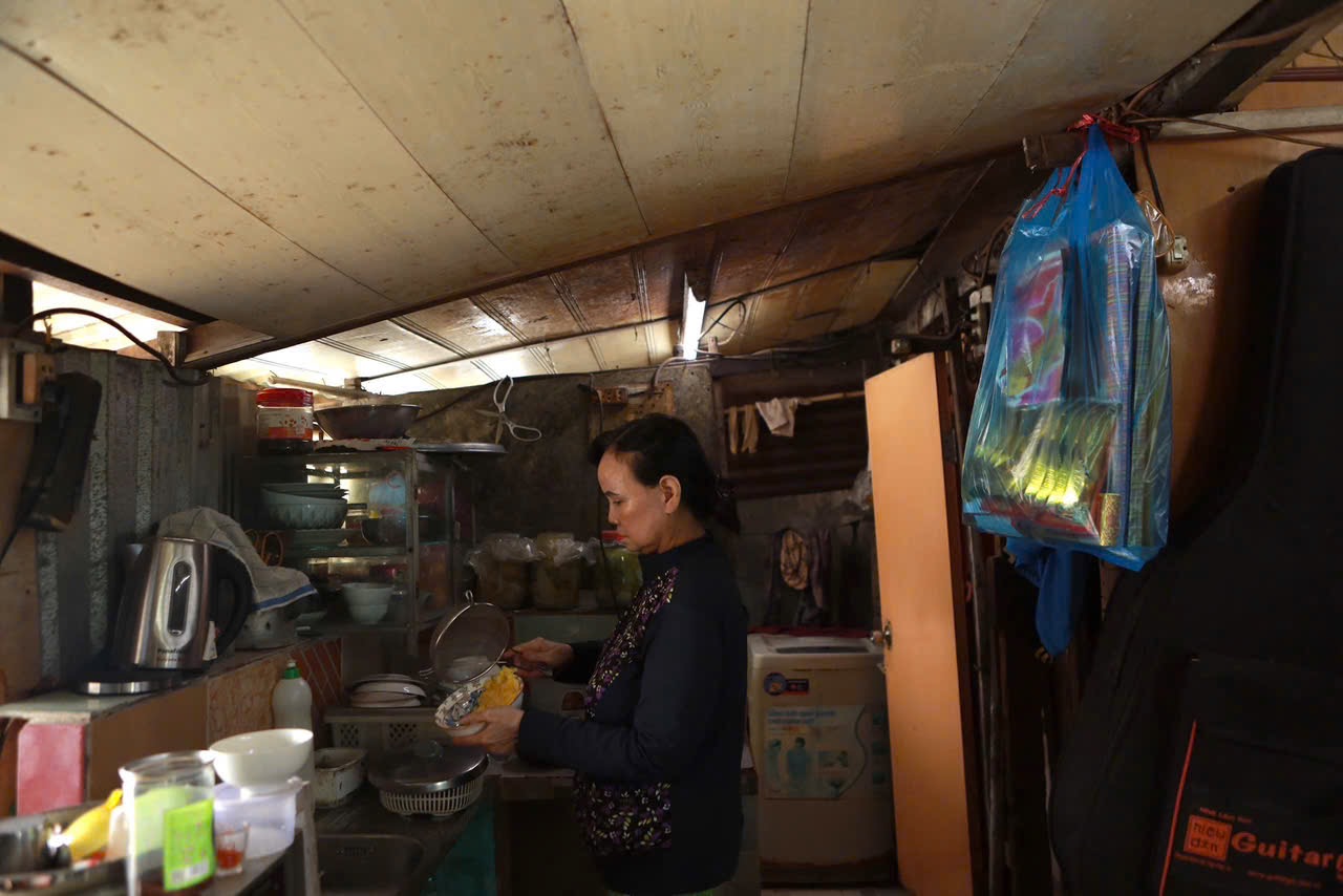 TP.HCM nhìn từ sông Sài Gòn: Những cuộc đời 'ký gửi' ven kênh- Ảnh 4.