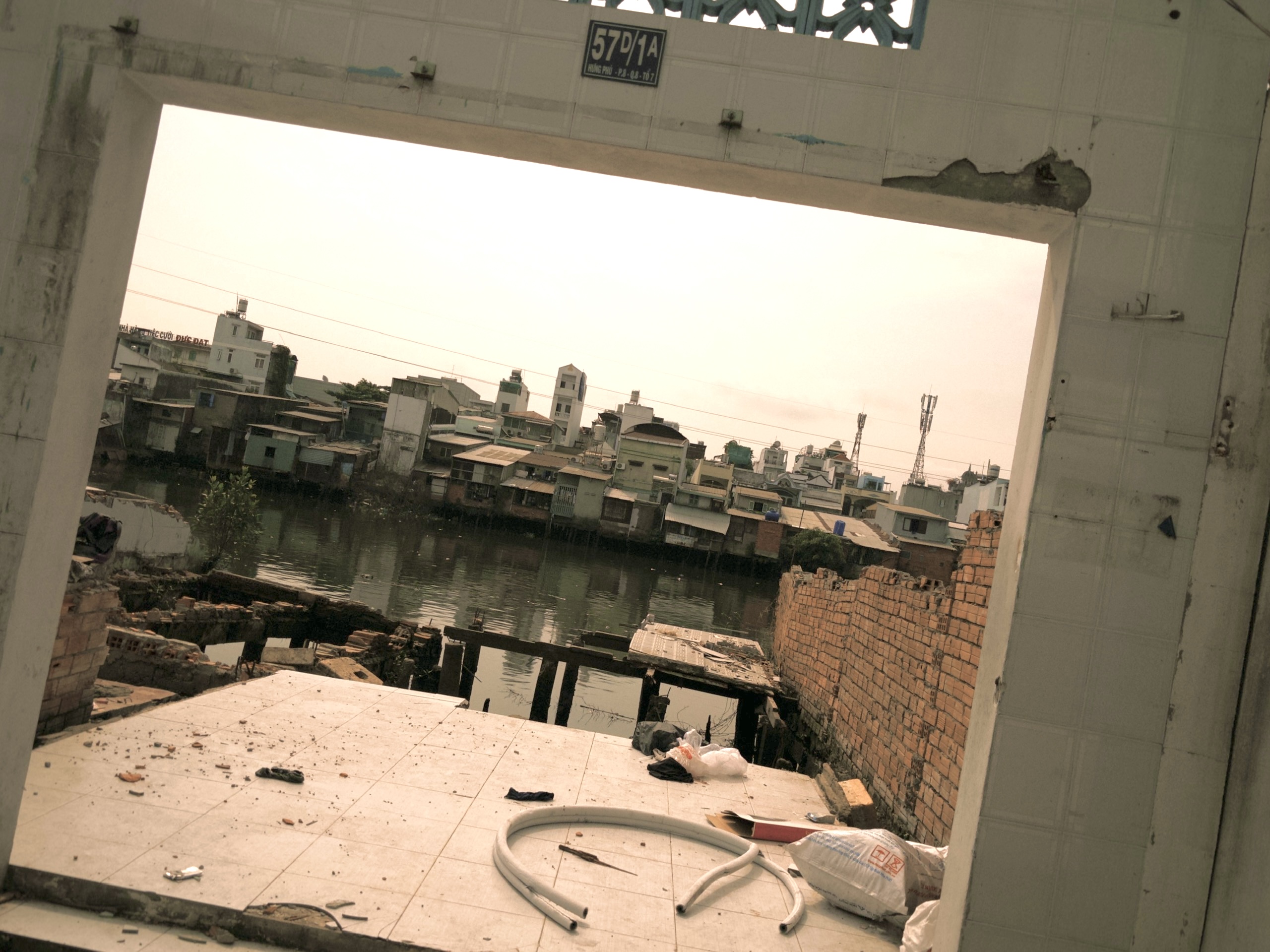 TP.HCM nhìn từ sông Sài Gòn: Những cuộc đời 'ký gửi' ven kênh- Ảnh 14.