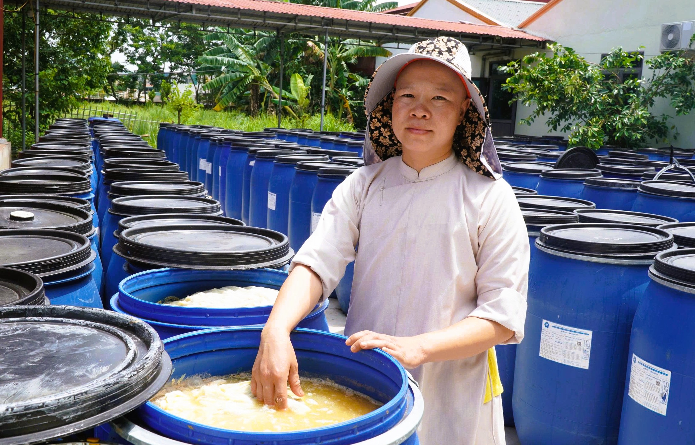 1771722423 477 Nguoi me cua hang chuc dua tre mo coi o