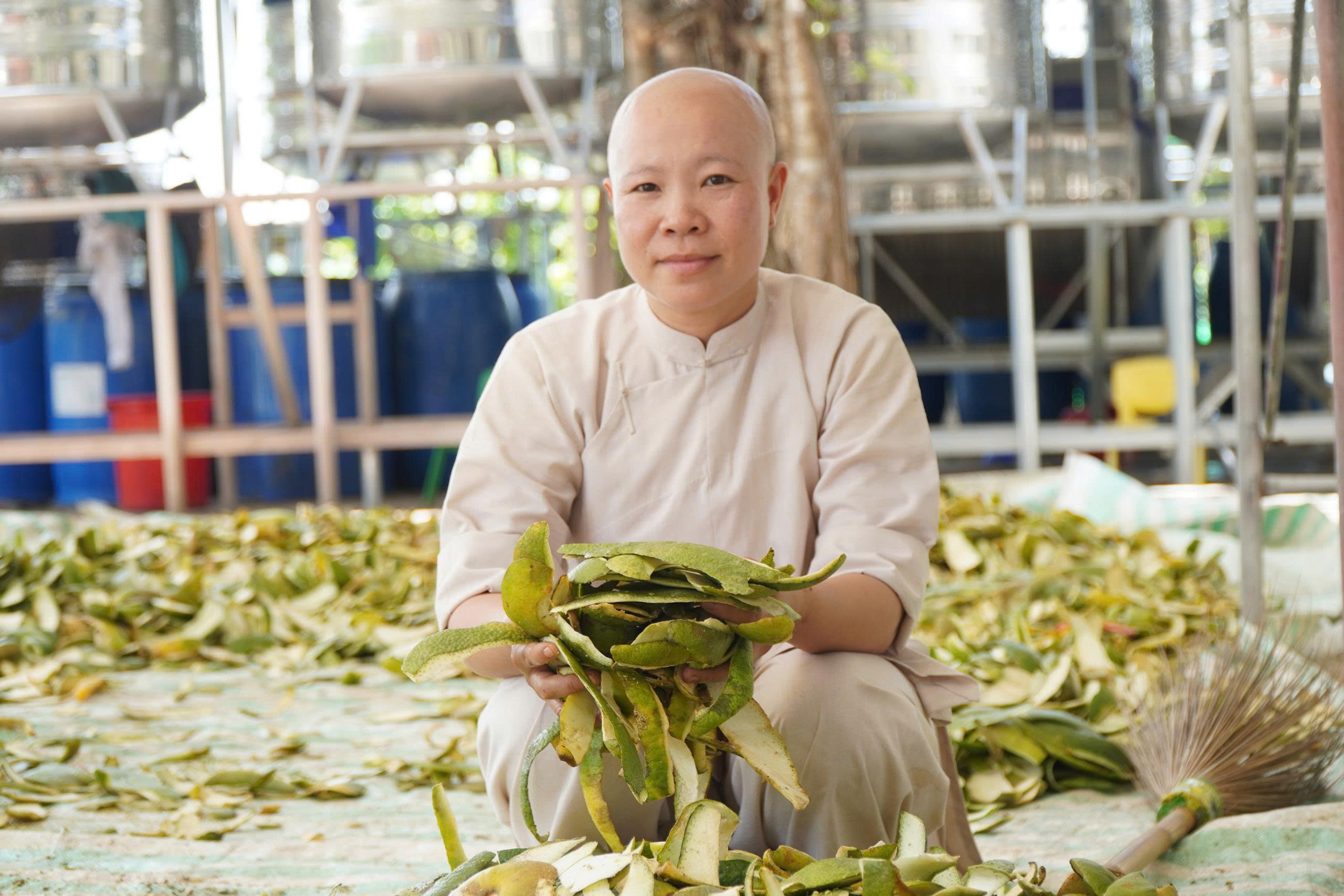 1771722425 143 Nguoi me cua hang chuc dua tre mo coi o