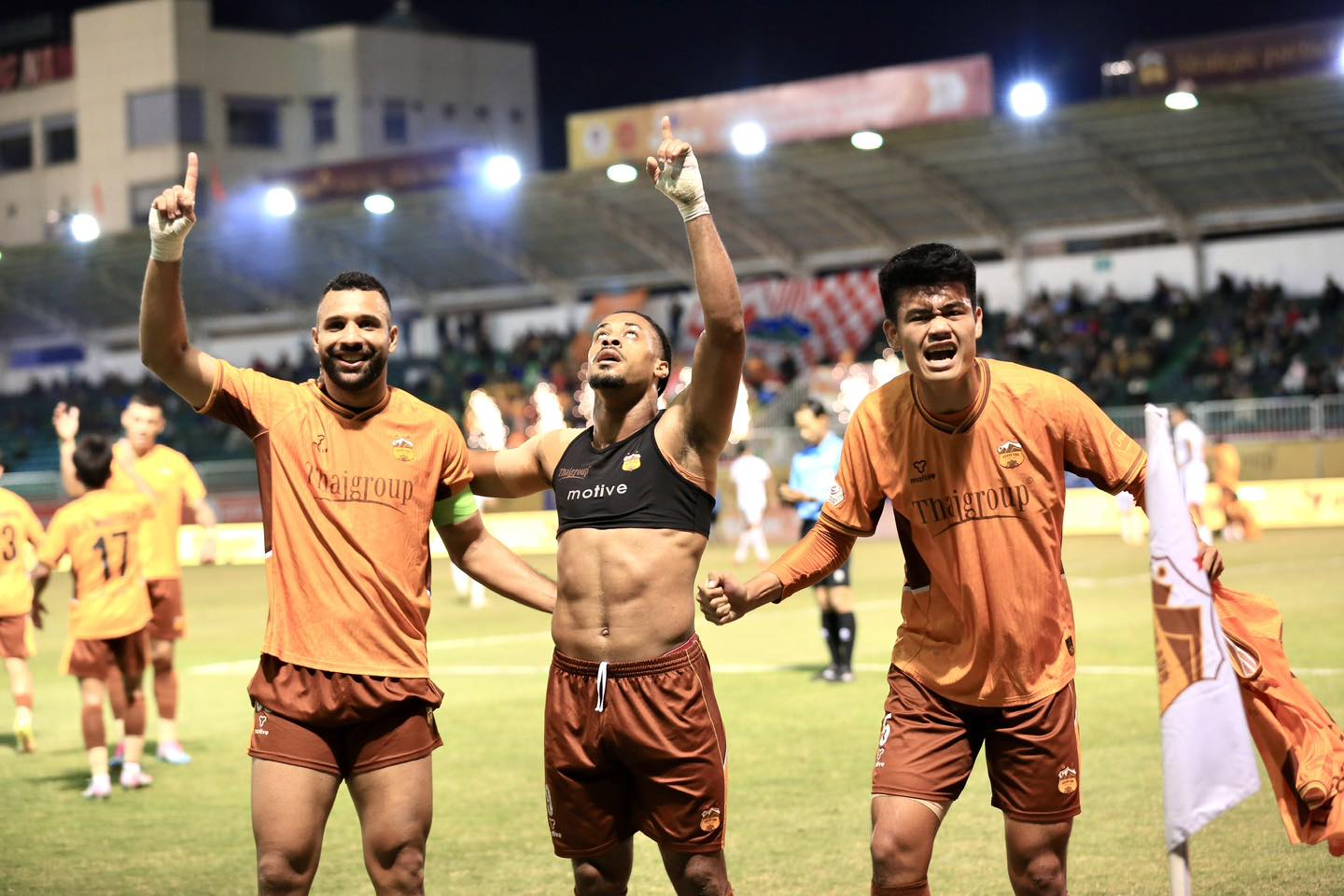 Giá cầu thủ Việt Nam - tăng nhờ V-League - Ảnh 3.