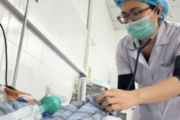 Chó cắn vào ngón tay, bé trai nguy kịch sau một tháng