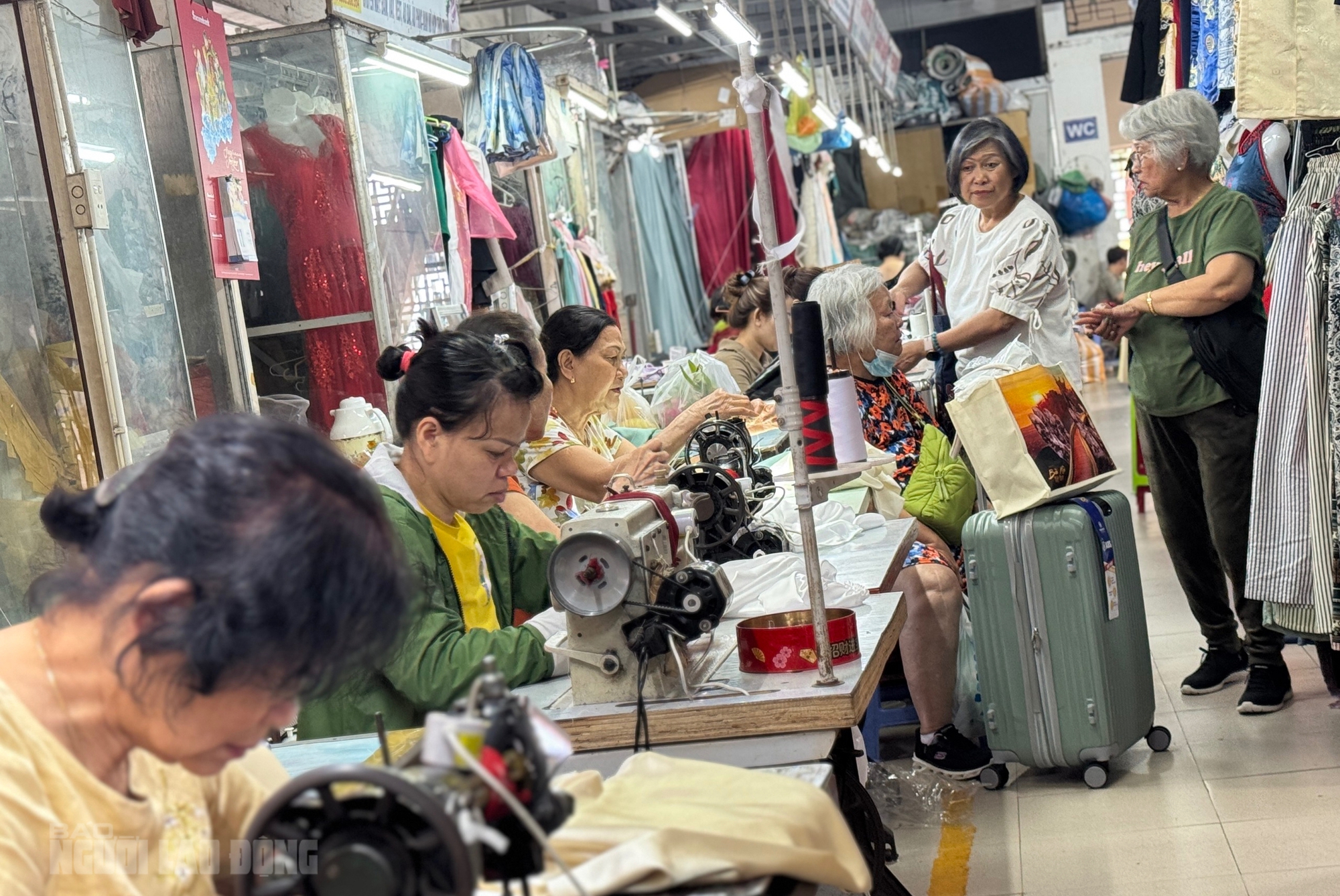 Điều đặc biệt ở ngôi chợ độc đáo nhất Việt Nam- Ảnh 2.