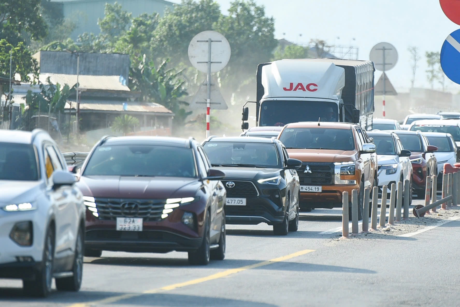 Trở lại miền Nam sau Tết, nhiều tài xế 'mắc kẹt' ở cửa ngõ Đà Nẵng- Ảnh 8.