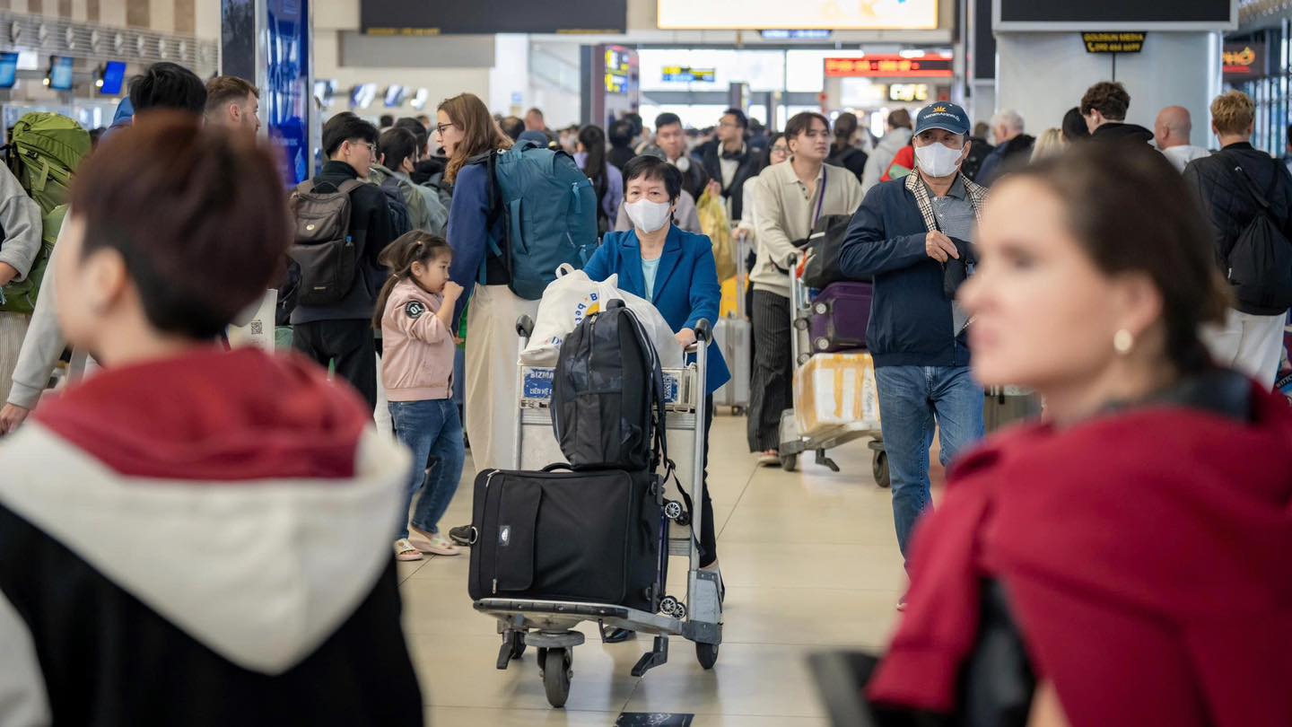 Sân bay Nội Bài lập kỷ lục đón hơn 124.000 lượt khách ngày mùng 6 Tết- Ảnh 15.