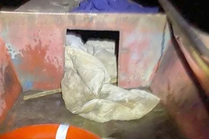 Thông tin mới vụ tàu hơn 20 người bị tông lật trên hồ Thác Bà, 6 người mất tích