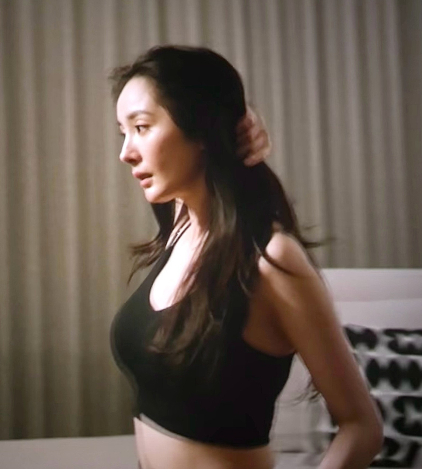 Dương Mịch có nhiều cảnh khoe thân- Ảnh 4.