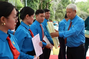 32 công nhân ưu tú được kết nạp Đảng tại đặc khu Côn Đảo