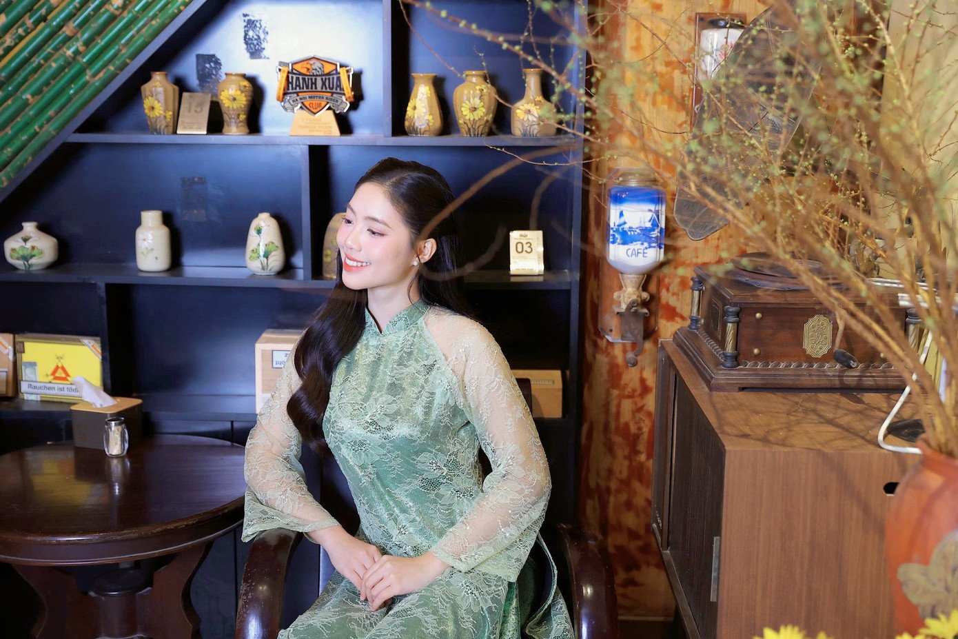 Á hậu Châu Anh: ‘Tôi nhận được nhiều tin nhắn bày tỏ tình cảm’ - 2