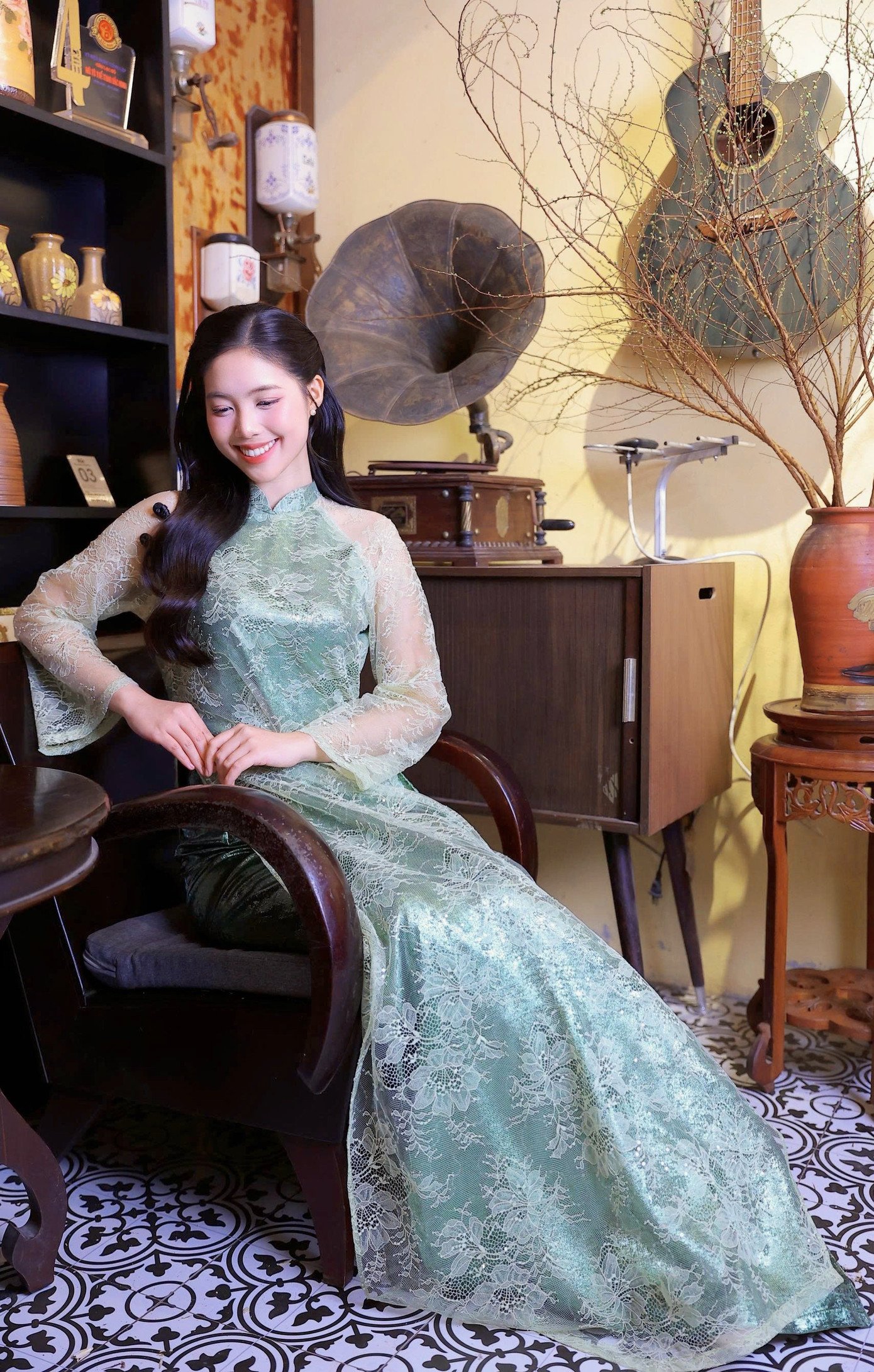 Á hậu Châu Anh: ‘Tôi nhận được nhiều tin nhắn bày tỏ tình cảm’ - 17