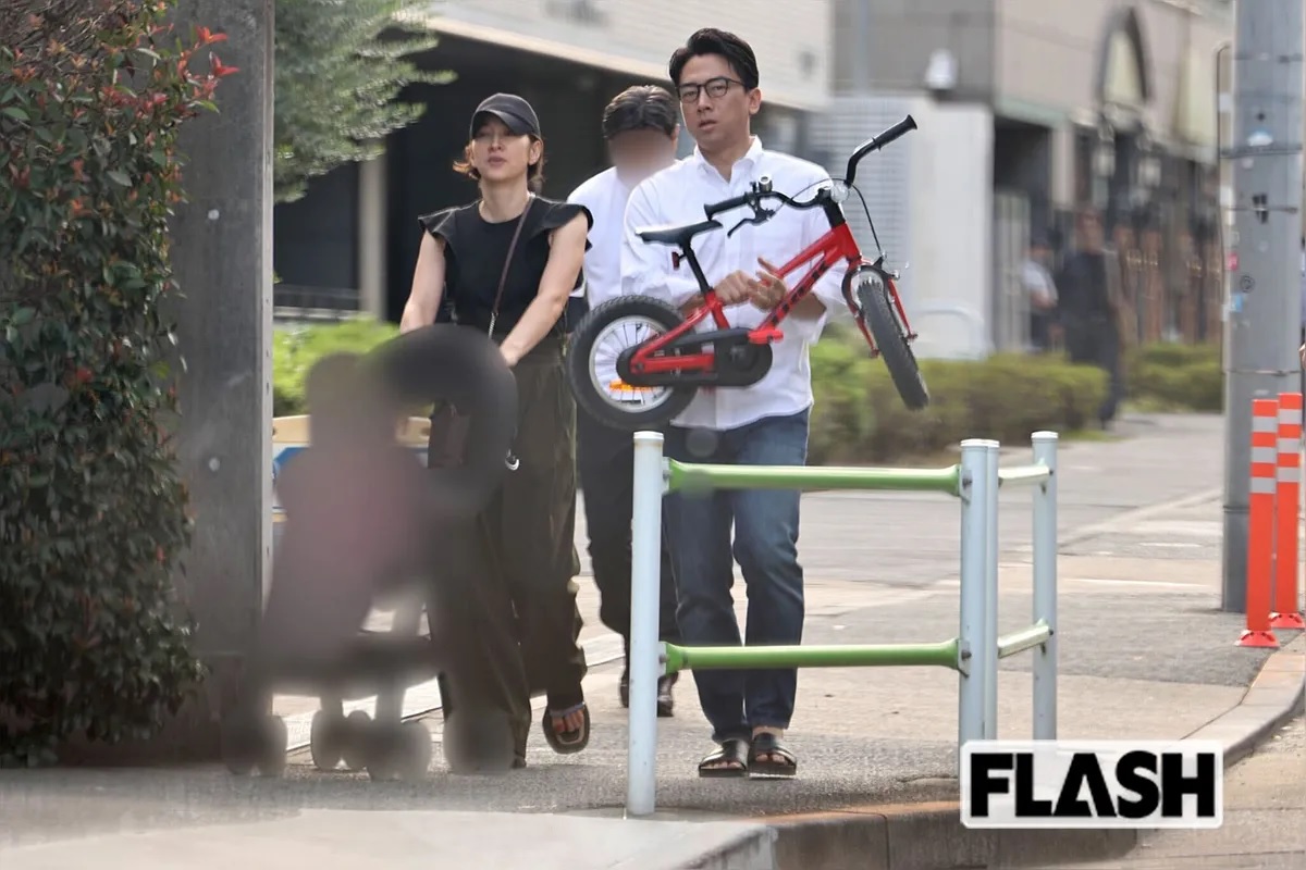 Những đôi “trai tài gái sắc” trên chính trường Nhật Bản, Thủ tướng Sanae Takaichi ở hạng cao- Ảnh 5. Những đôi “trai tài gái sắc” trên chính trường Nhật Bản, Thủ tướng Sanae Takaichi ở hạng cao- Ảnh 5.