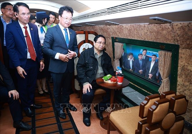 Thủ tướng: Quy hoạch phát triển ngành đường sắt với tầm nhìn trên 100 năm - Ảnh 4.