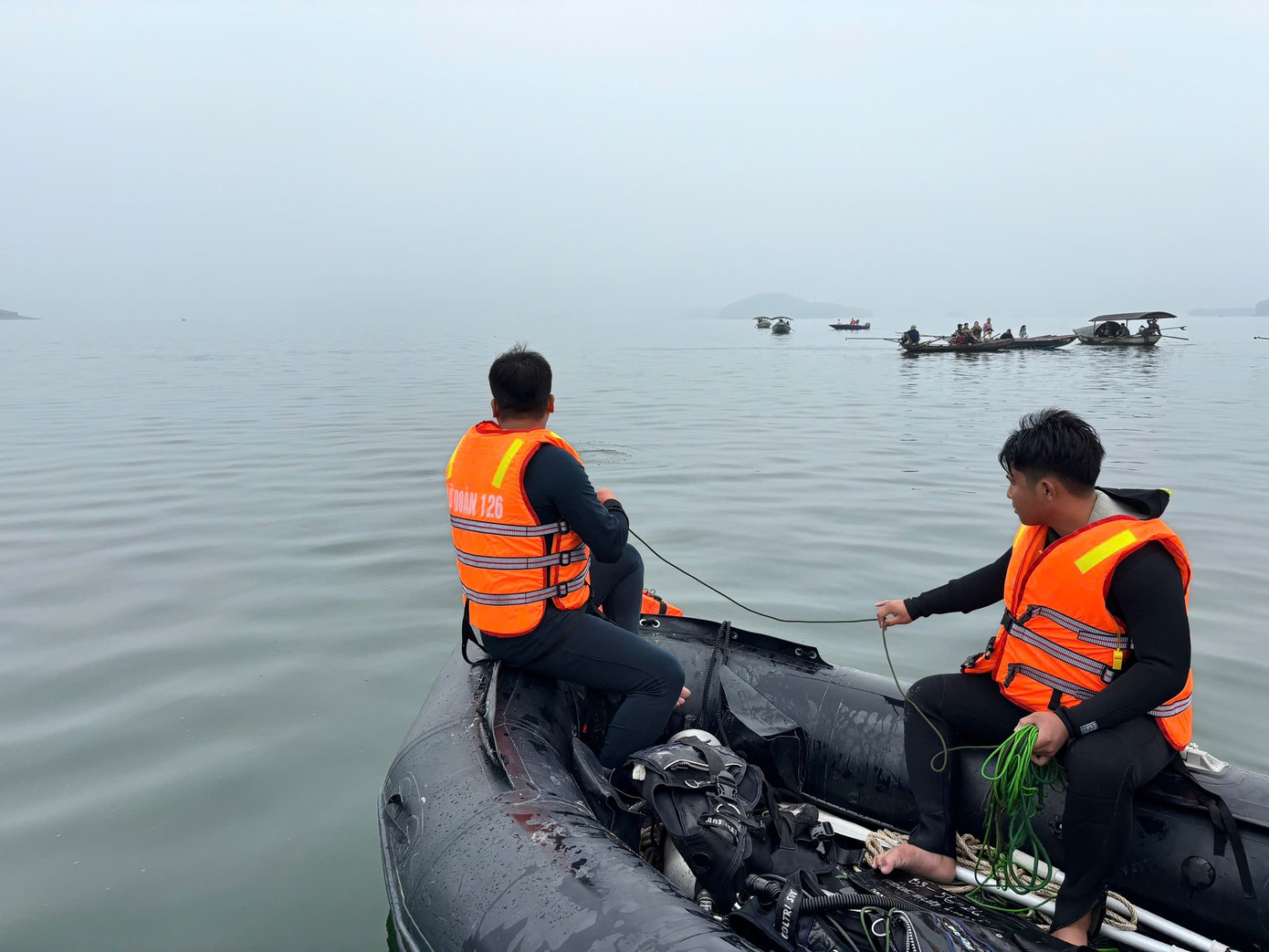 Thợ lặn kể lại phút lặn sâu 17m giữa đêm lạnh tìm nạn nhân tàu chìm Thác Bà- Ảnh 3.