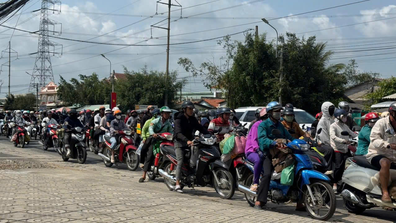 CSGT Tây Ninh và Đồng Tháp điều tiết giao thông trở lại TPHCM sau Tết 2026 - Ảnh 19.