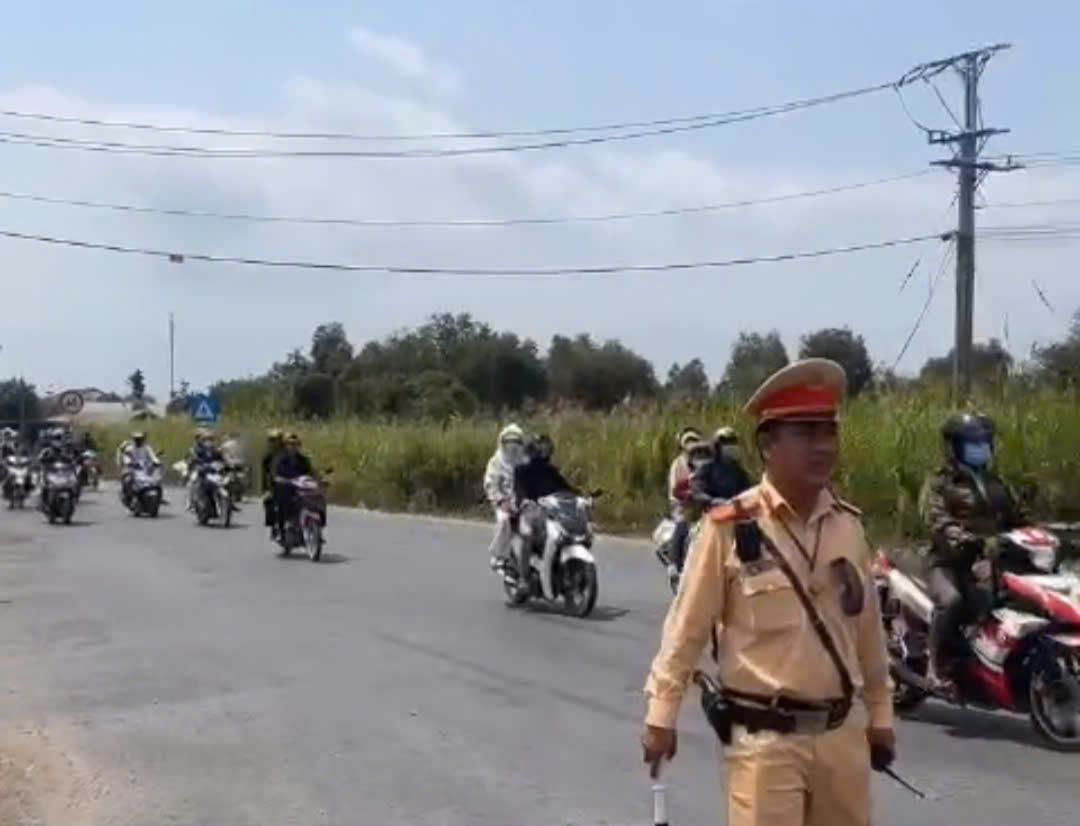 CSGT Tây Ninh và Đồng Tháp điều tiết giao thông trở lại TPHCM sau Tết 2026 - Ảnh 29.