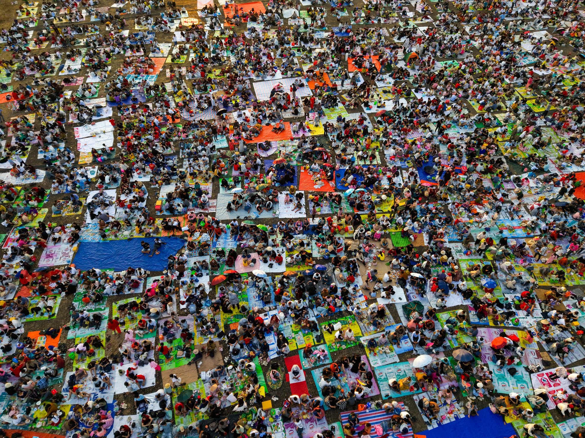 1 nơi ở Việt Nam hút gần 157.000 lượt khách trong 1 ngày, ken đặc người 