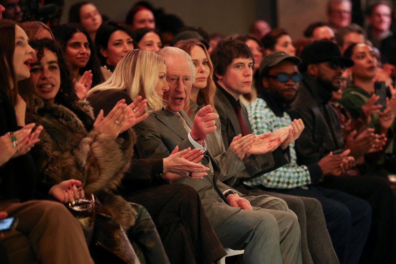 Vua Charles đi xem thời trang - 3