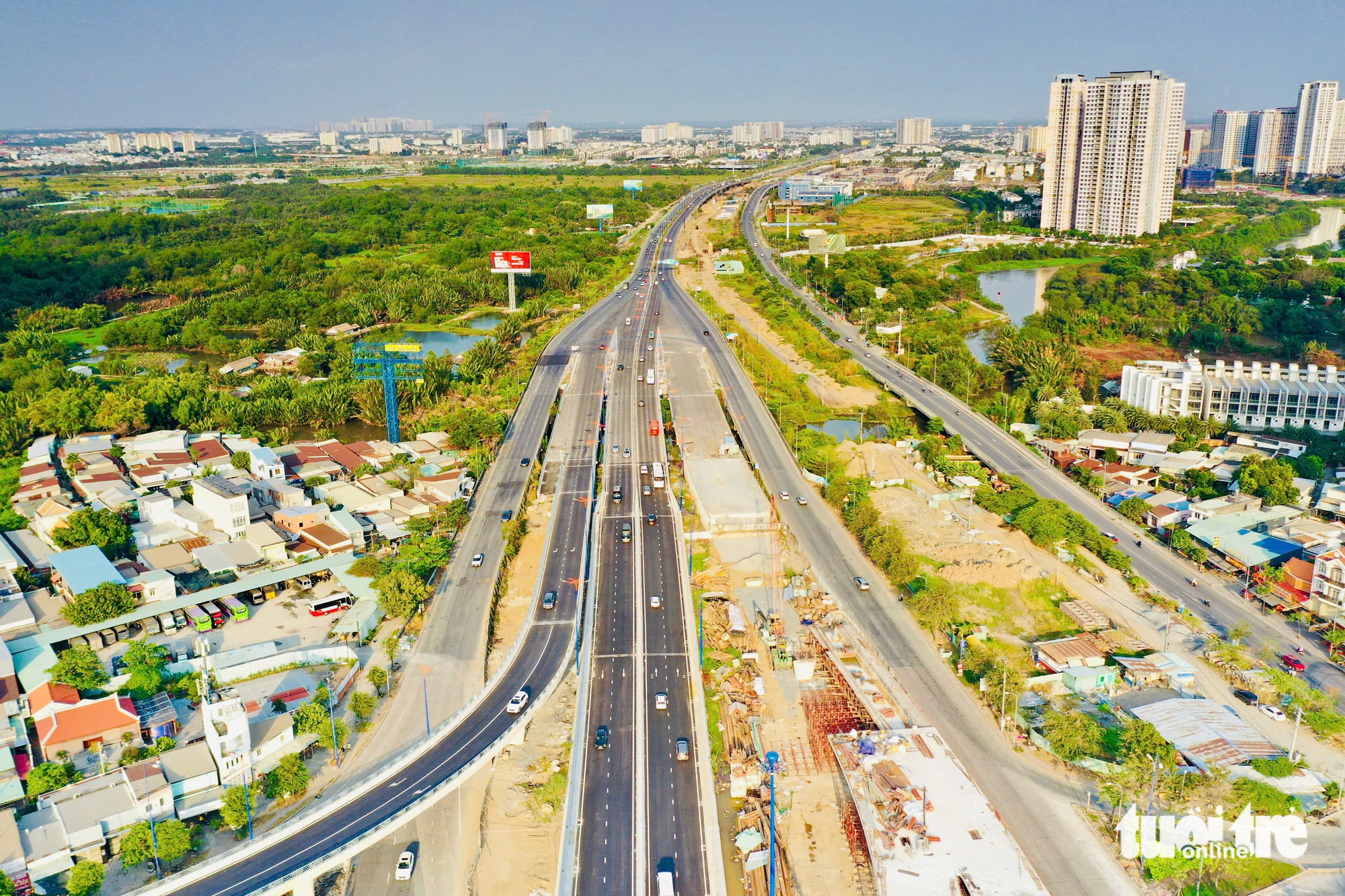 Người dân lỉnh kỉnh đồ đạc trên xe trở lại TP.HCM sau kỳ nghỉ Tết 14 Người dân lỉnh kỉnh đồ đạc trên xe trở lại TP.HCM sau kỳ nghỉ Tết - Ảnh 15.