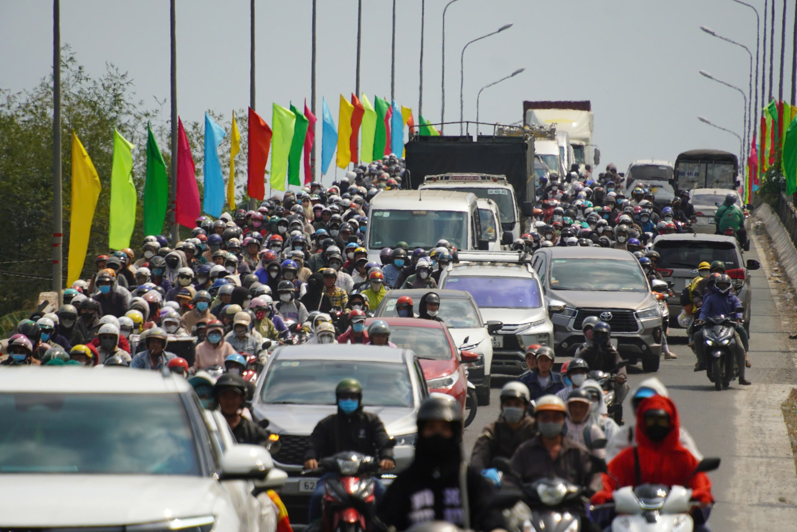 Về TP.HCM, dân bắc Đồng bằng sông Cửu Long vẫn mệt mỏi 'qua ải' quốc lộ 62, quốc lộ N2 3 quốc lộ 62 - Ảnh 3.