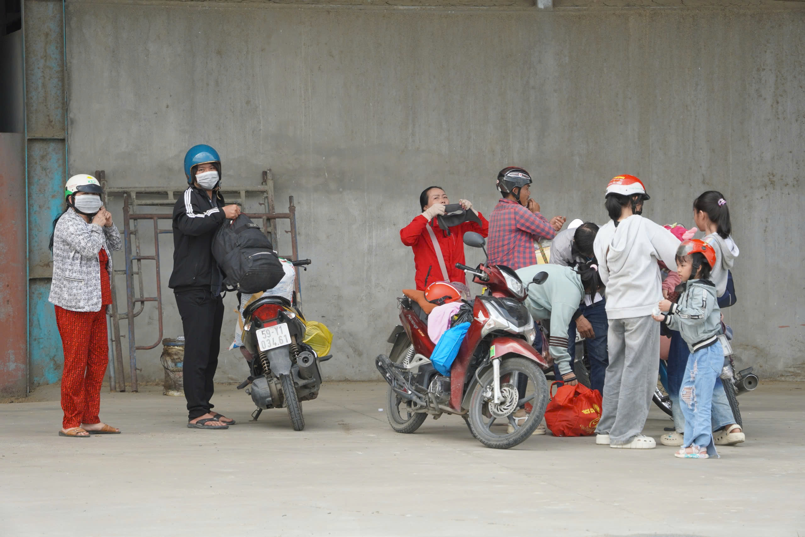 Về TP.HCM, dân bắc Đồng bằng sông Cửu Long vẫn mệt mỏi 'qua ải' quốc lộ 62, quốc lộ N2 4 quốc lộ 62 - Ảnh 4.