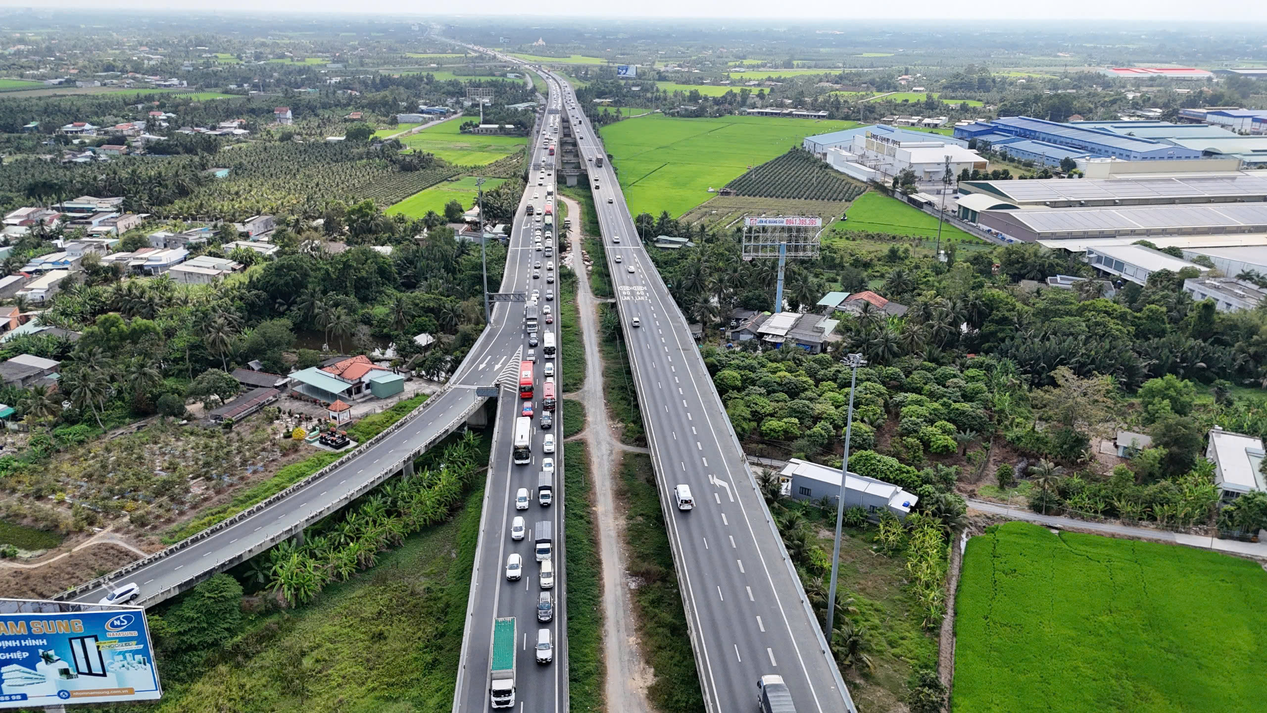 Về TP.HCM, dân bắc Đồng bằng sông Cửu Long vẫn mệt mỏi 'qua ải' quốc lộ 62, quốc lộ N2 6 quốc lộ 62 - Ảnh 6.