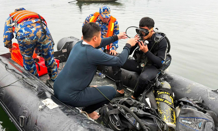 Lao xuống hồ Thác Bà giữa đêm, người đàn ông cứu 6 người trong vụ chìm tàu ở Lào Cai- Ảnh 2.