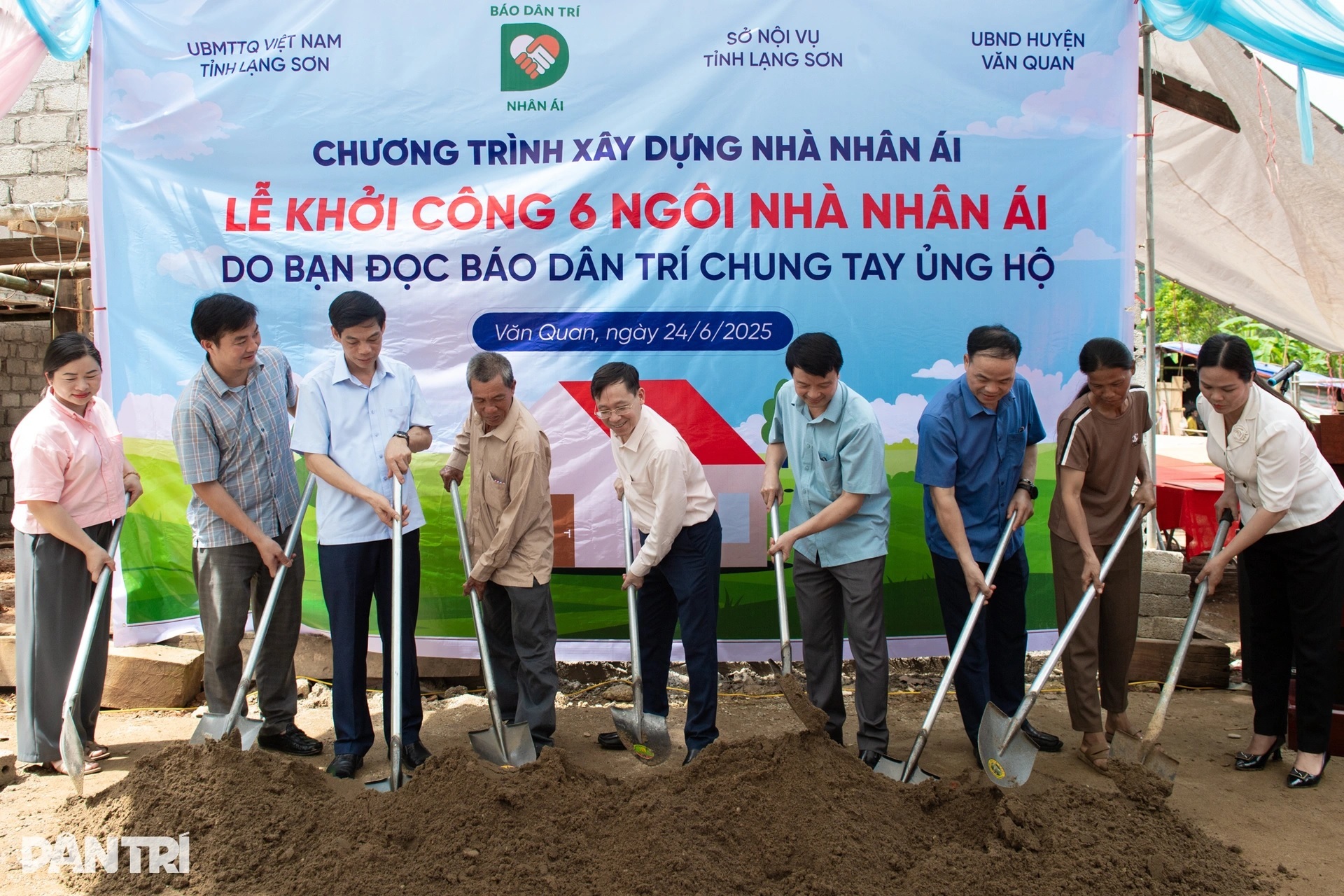 Những dấu chân thầm lặng trên hành trình xây nhà Nhân ái - 4