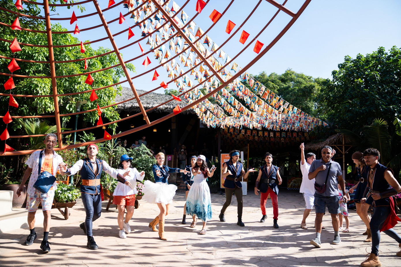 Khách du lịch mang tới vùng sông nước hàng nghìn tỷ đồng dịp Tết- Ảnh 2.