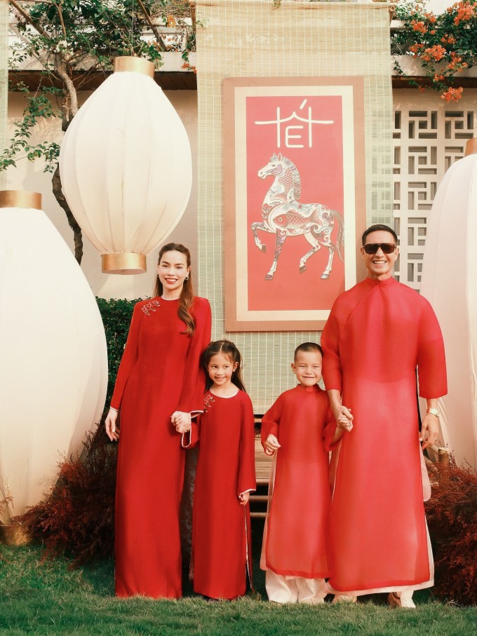 Hồ Ngọc Hà đưa Leon - Lisa đi trượt tuyết dịp Tết Nguyên đán 3 Gia đình nhỏ của Hồ Ngọc Hà.