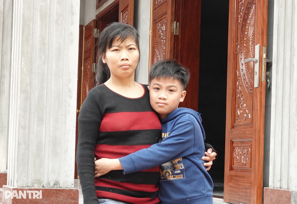 Tết ấm trong ngôi nhà mới của cậu bé có mẹ tâm thần, bà ung thư - 5