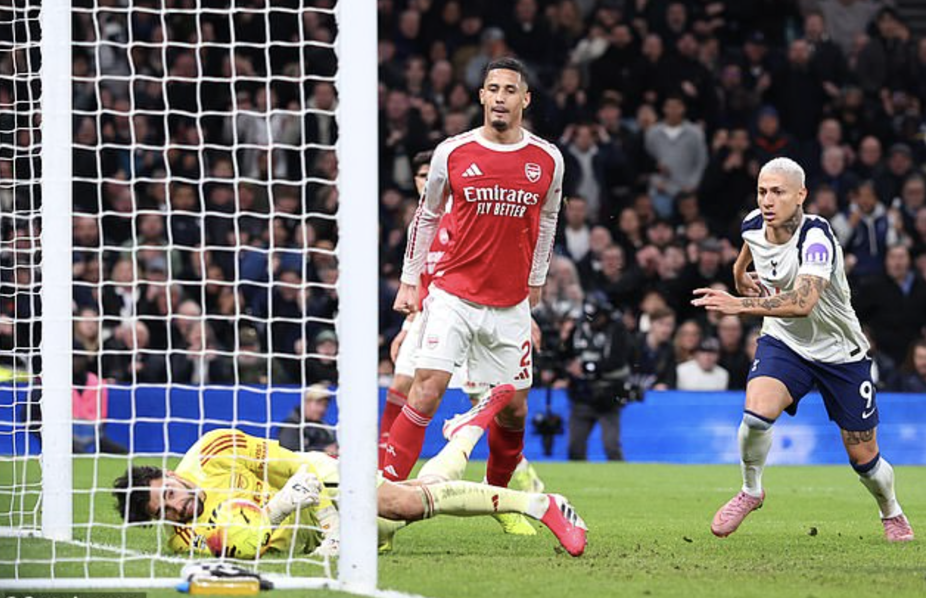 Arsenal thắng nghiền ép Tottenham, Eze rực sáng derby Bắc London - Ảnh 5.
