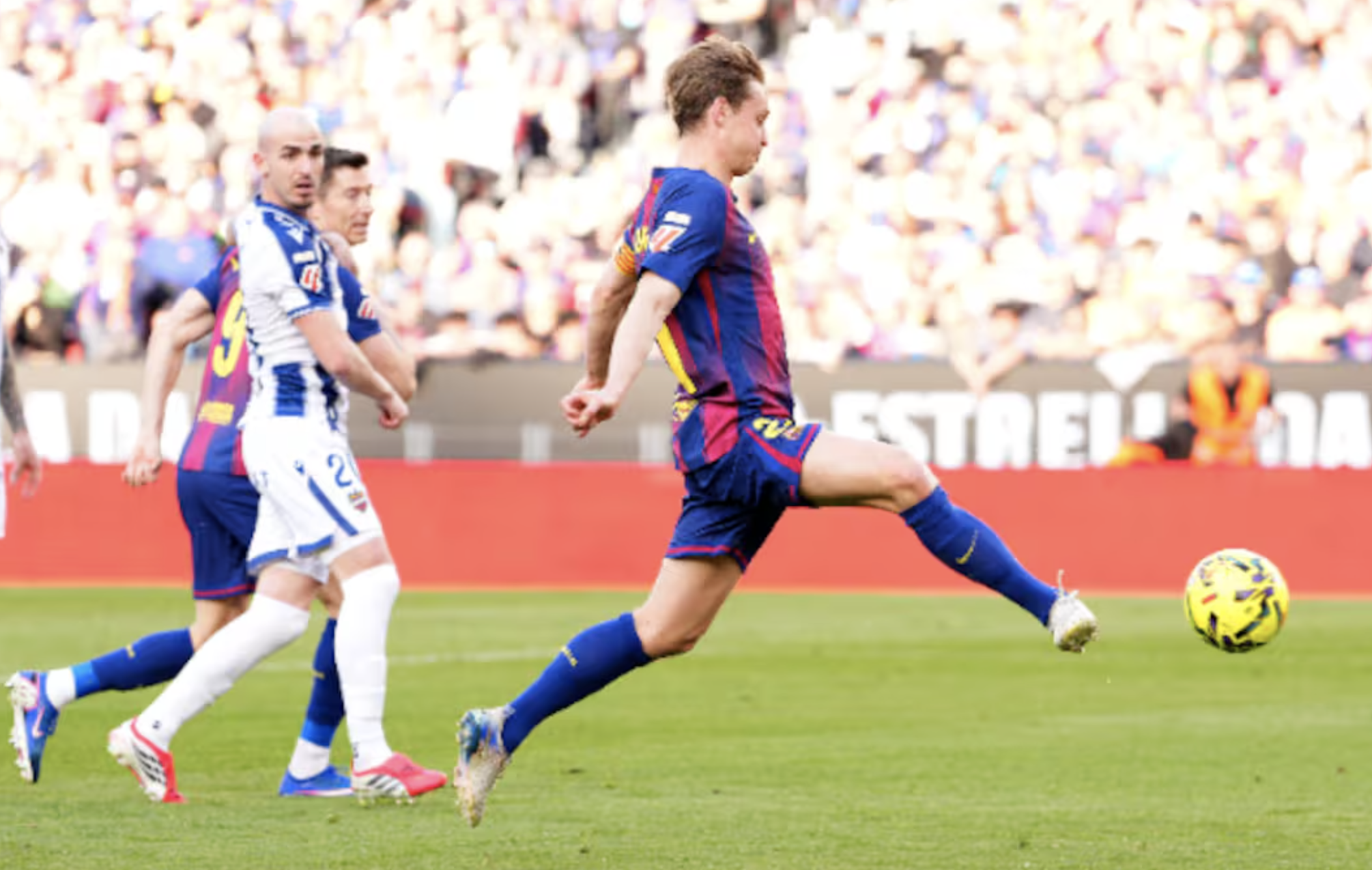 Barcelona thắng áp đảo Levante, vững ngôi đầu La Liga - Ảnh 3.