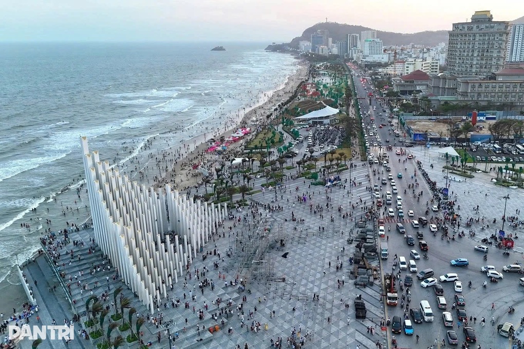 Hút 4,3 triệu lượt khách trong 9 ngày, TPHCM thu hơn 12.000 tỷ đồng dịp Tết - 4