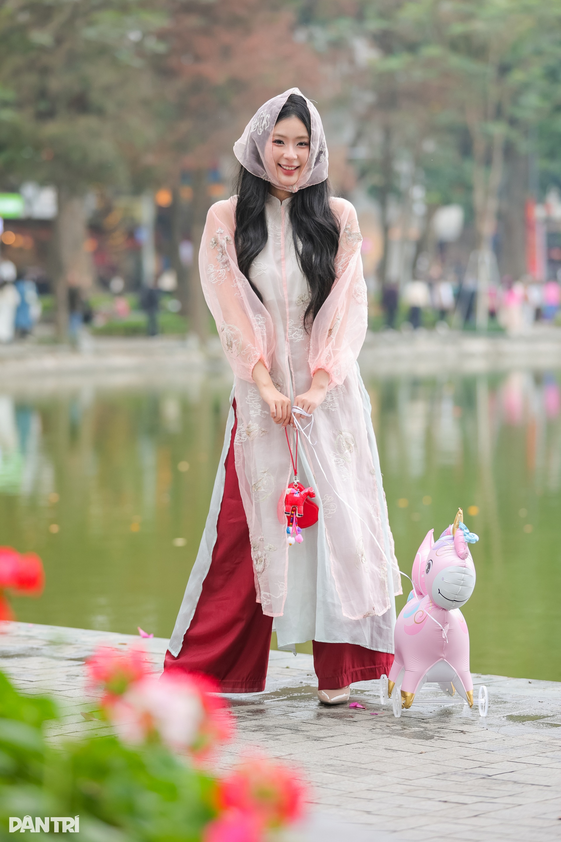 Con gái ông trùm phim “Cách em 1 milimet” gây bất ngờ với hình ảnh đời thực - 2 Con gái ông trùm phim “Cách em 1 milimet” gây bất ngờ với hình ảnh đời thực - 2