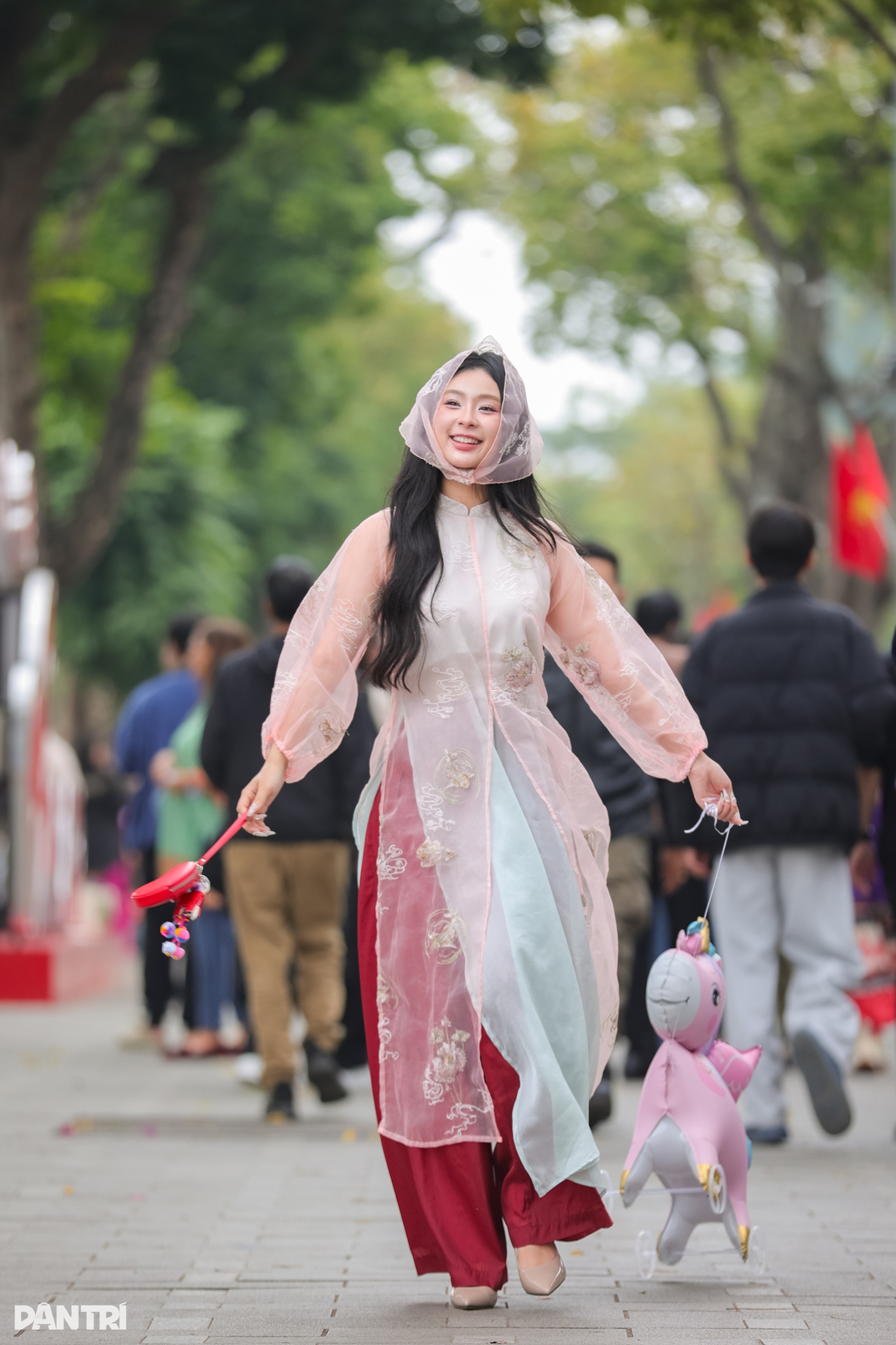 Con gái ông trùm phim “Cách em 1 milimet” gây bất ngờ với hình ảnh đời thực - 6 Con gái ông trùm phim “Cách em 1 milimet” gây bất ngờ với hình ảnh đời thực - 6