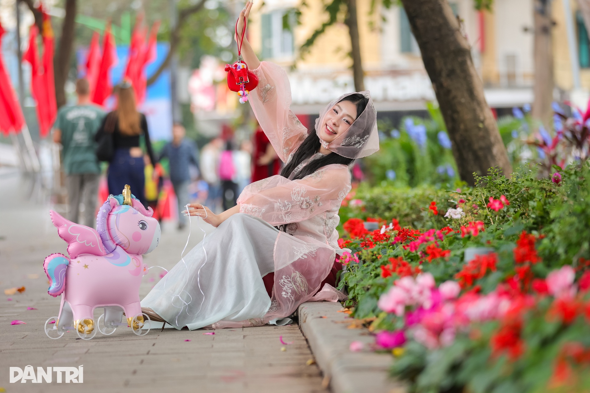 Con gái ông trùm phim “Cách em 1 milimet” gây bất ngờ với hình ảnh đời thực - 7 Con gái ông trùm phim “Cách em 1 milimet” gây bất ngờ với hình ảnh đời thực - 7