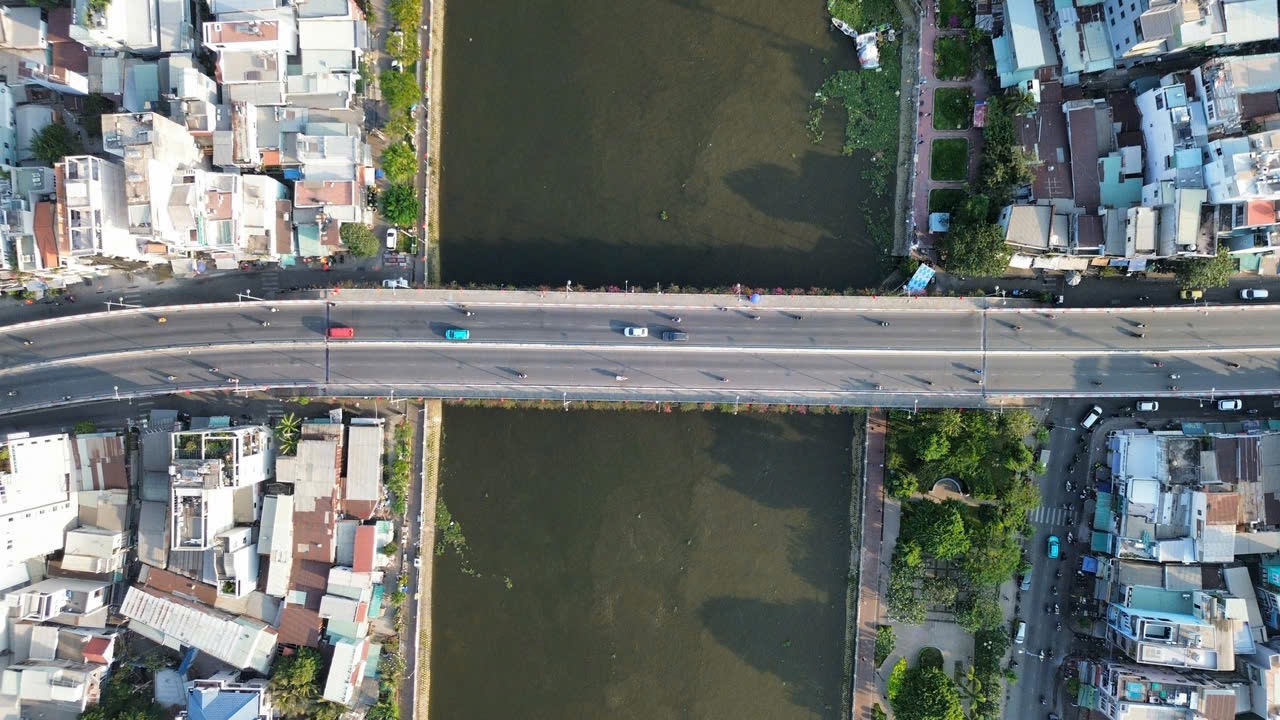 TP.HCM nhìn từ sông Sài Gòn: Thanh Đa 'độc bản', nhà chọc trời chờ mọc- Ảnh 17.