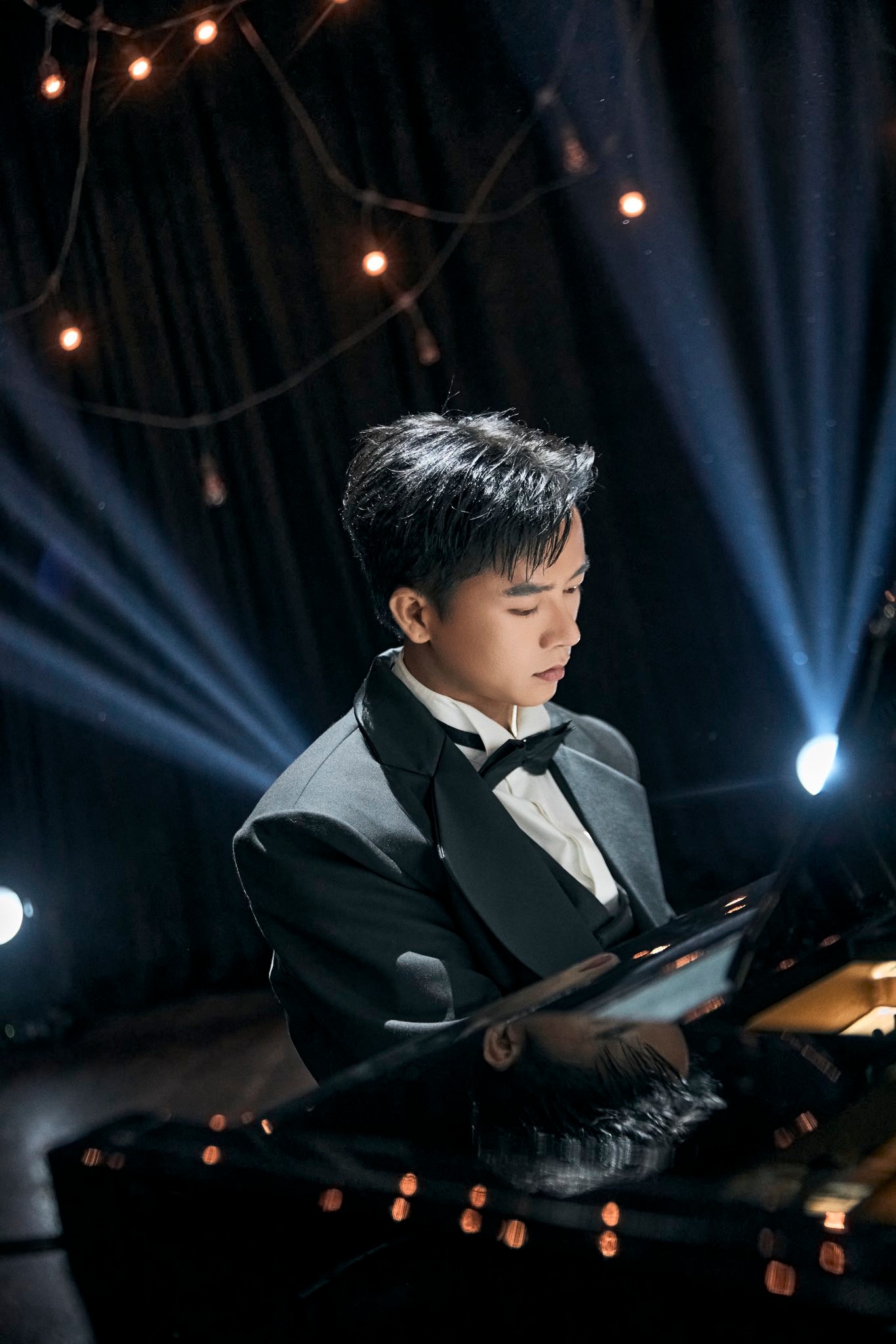 Nhận không ra nhạc sĩ đắt show nhất Việt Nam đi “chạy show” Tết- Ảnh 3.