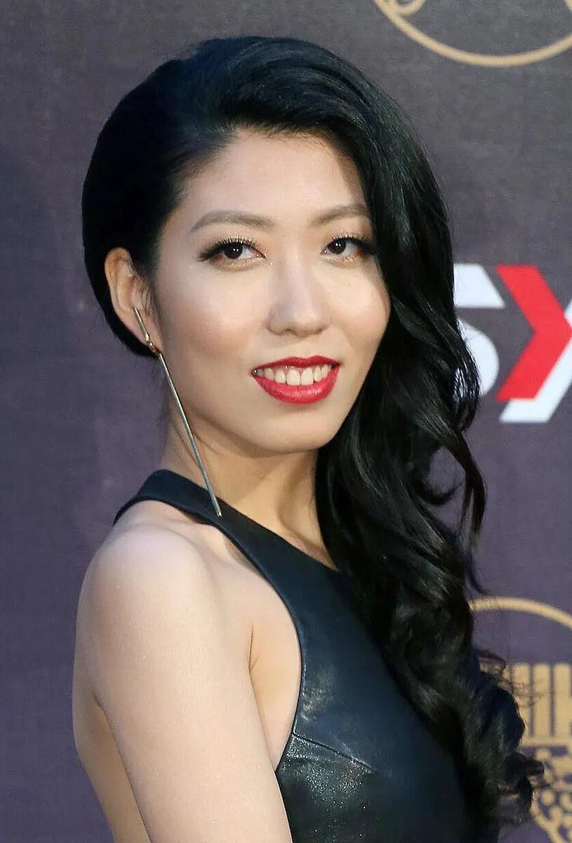 Nữ ca sĩ biểu diễn trên chương trình đêm giao thừa của đài quốc gia bị netizen phản ứng dữ dội, đòi cấm cửa- Ảnh 4.