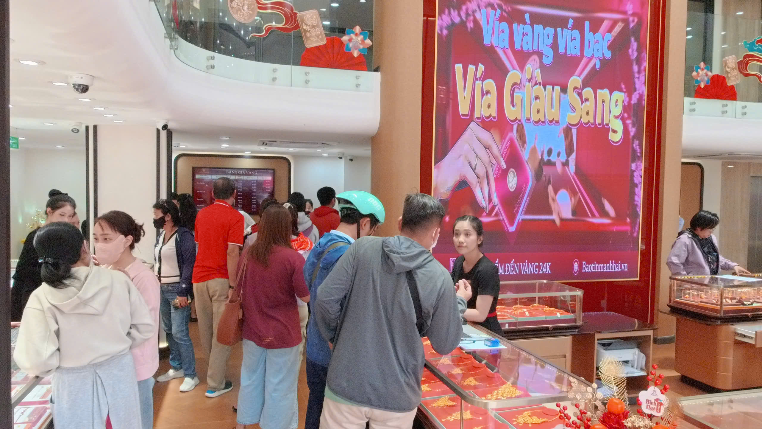 Giá vàng và bạc tăng Mạnh dịp Thần Tài 2026 , sức mua gia tăng đáng kể - Ảnh 5.