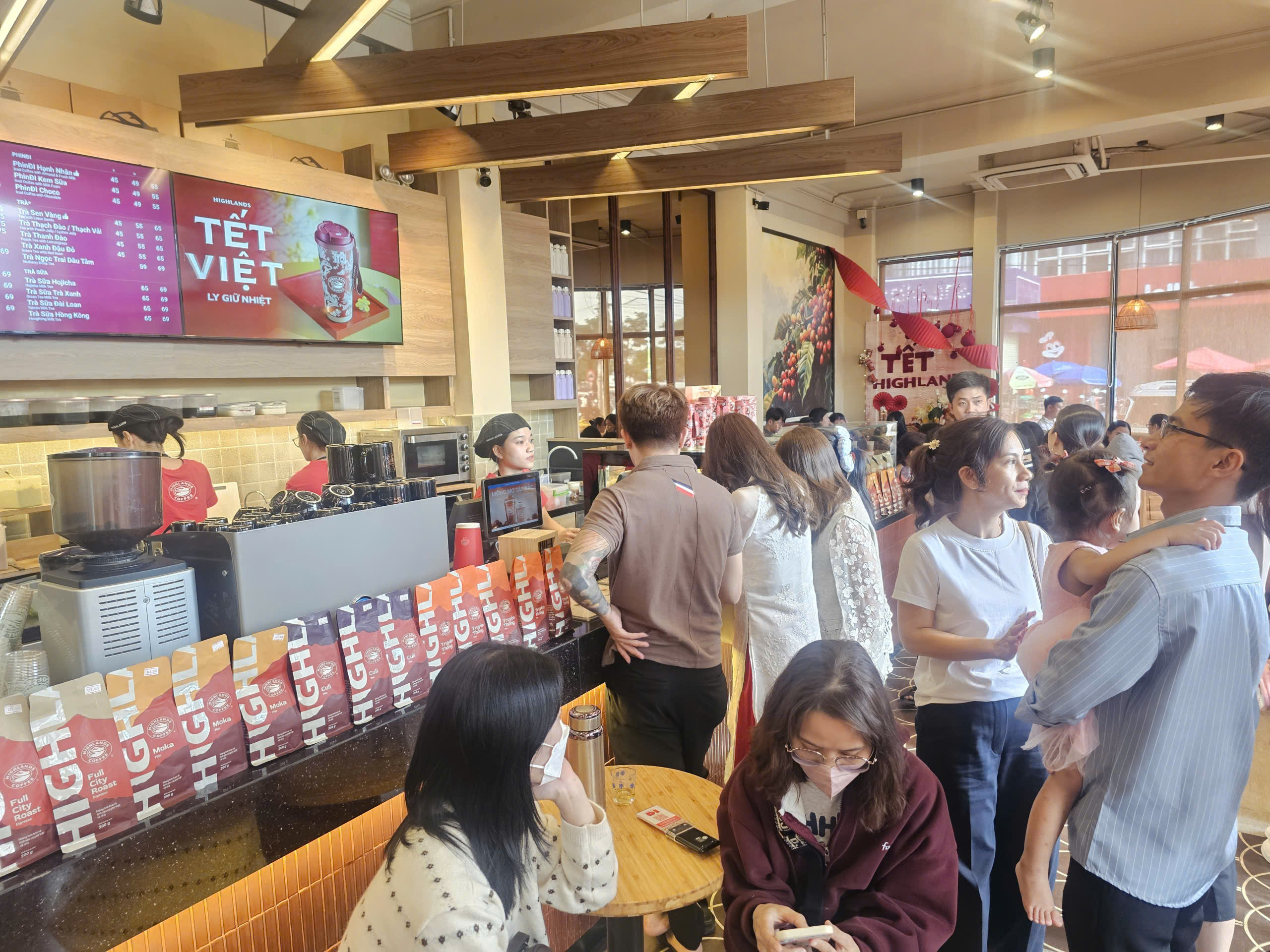 Hàng quán Gia Lai đông khách sau Tết 2026: Trải nghiệm ẩm thực độc đáo - Ảnh 7.