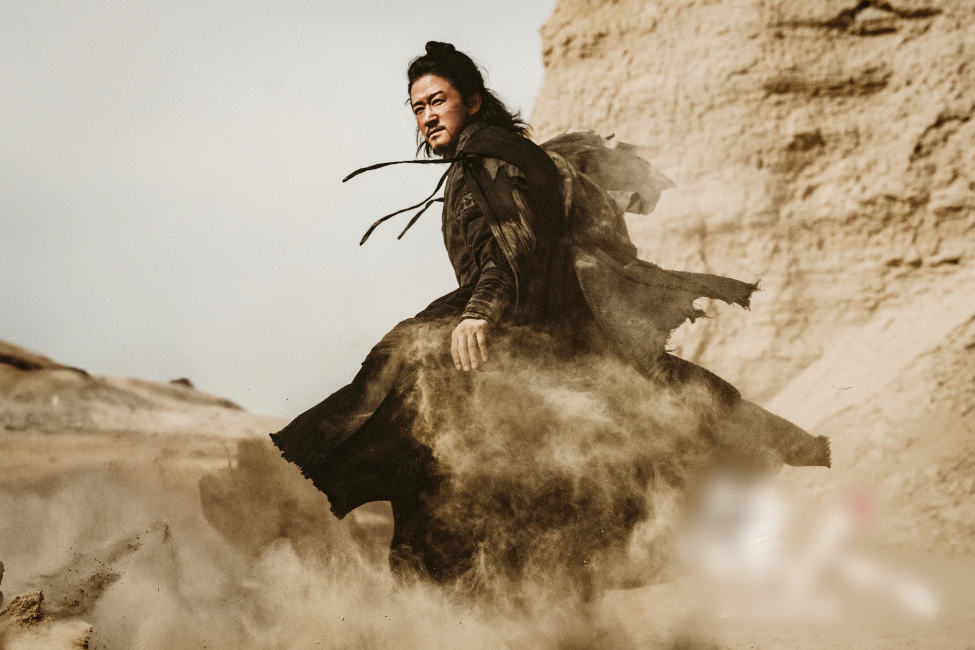 Phim Tết là cú sốc lớn nhất 2026: Lội ngược dòng nhăm nhe top 1, phá tận 3 kỷ lục phòng vé- Ảnh 5. Phim Tết là cú sốc lớn nhất 2026: Lội ngược dòng nhăm nhe top 1, phá tận 3 kỷ lục phòng vé- Ảnh 5.