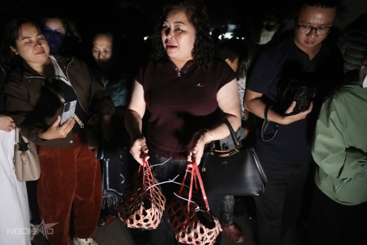 Phiên chợ Âm Dương cạnh nghĩa trang chỉ họp một đêm trong năm - 9