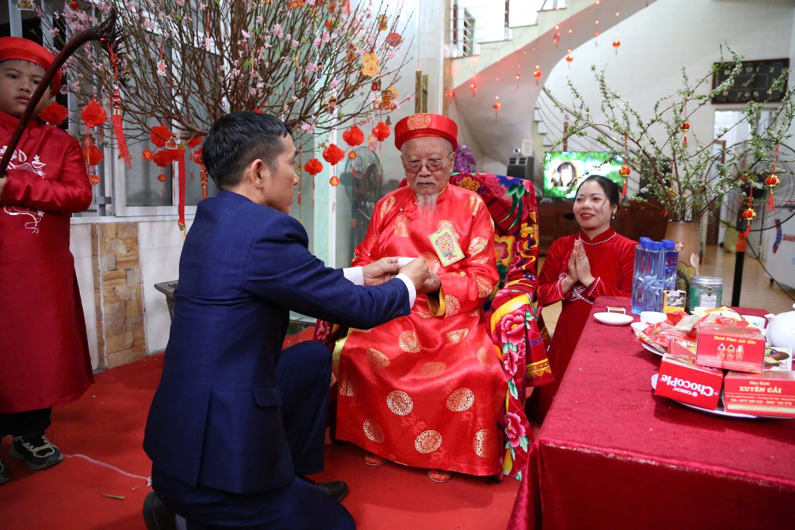 Lễ hội Tiên Công: Con rể quỳ đón bố vợ thượng thọ - Ảnh 5.
