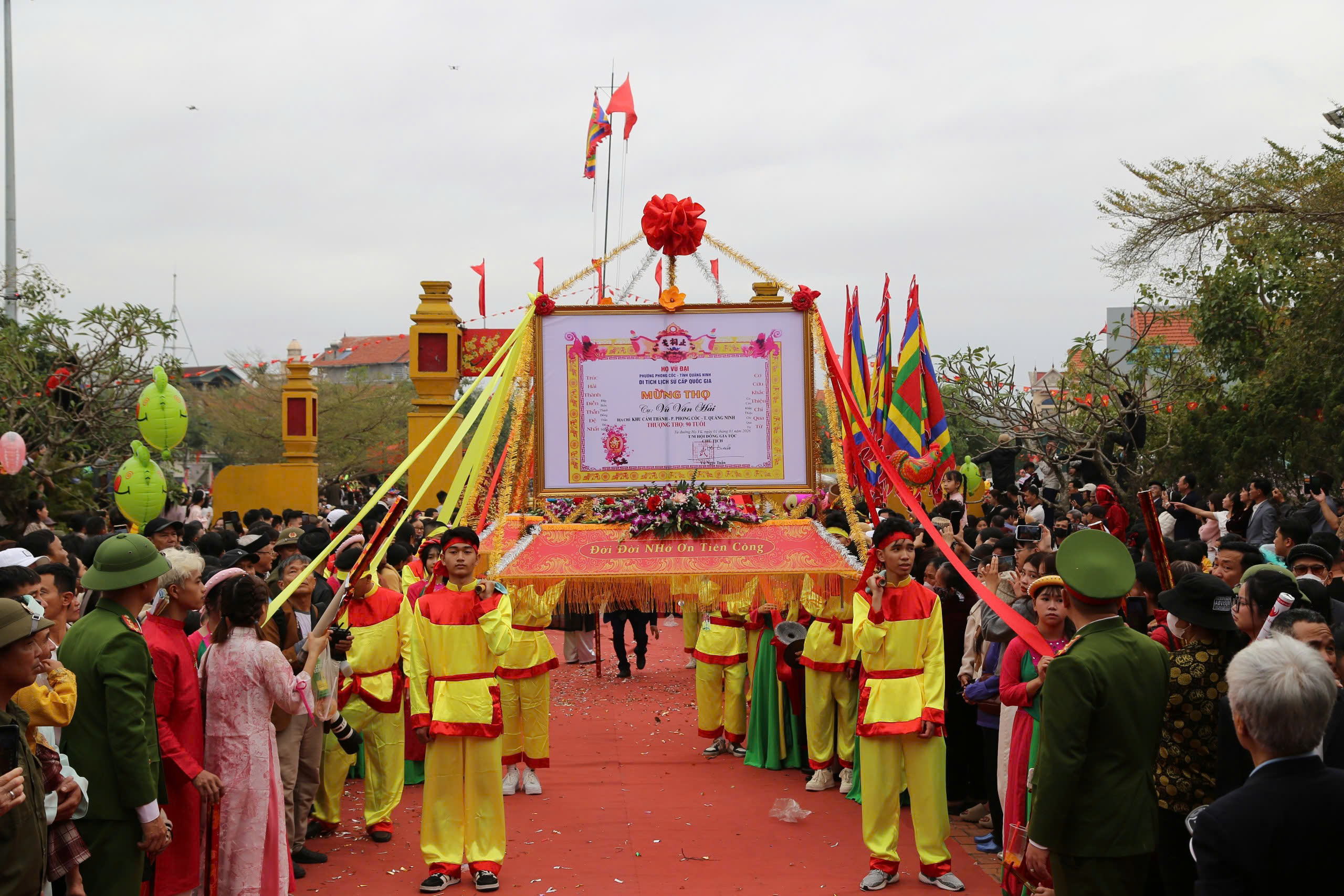 Lễ hội Tiên Công: Con rể quỳ đón bố vợ thượng thọ - Ảnh 9.