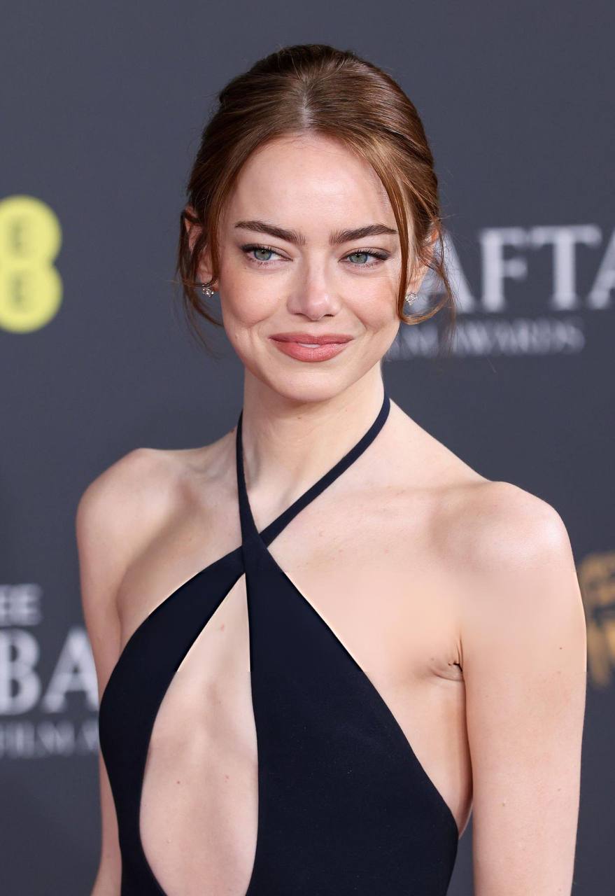 Chiếc váy chấn động nhất lúc này: Phô bày gần như ngực trần của minh tinh 38 tuổi- Ảnh 3.