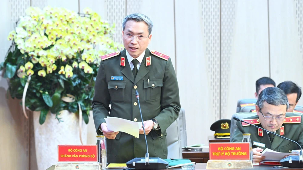 Thiếu tướng Nguyễn Quốc Toản, Chánh Văn phòng Bộ Công an phát biểu, báo cáo tại Hội nghị. phat-ngon-bo-cong-an.jpg