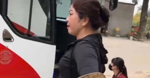 Tình tiết tăng nặng đối với người phụ nữ chửi bới, rút chìa khoá thu tiền đỗ xe của người đi lễ- Ảnh 2.