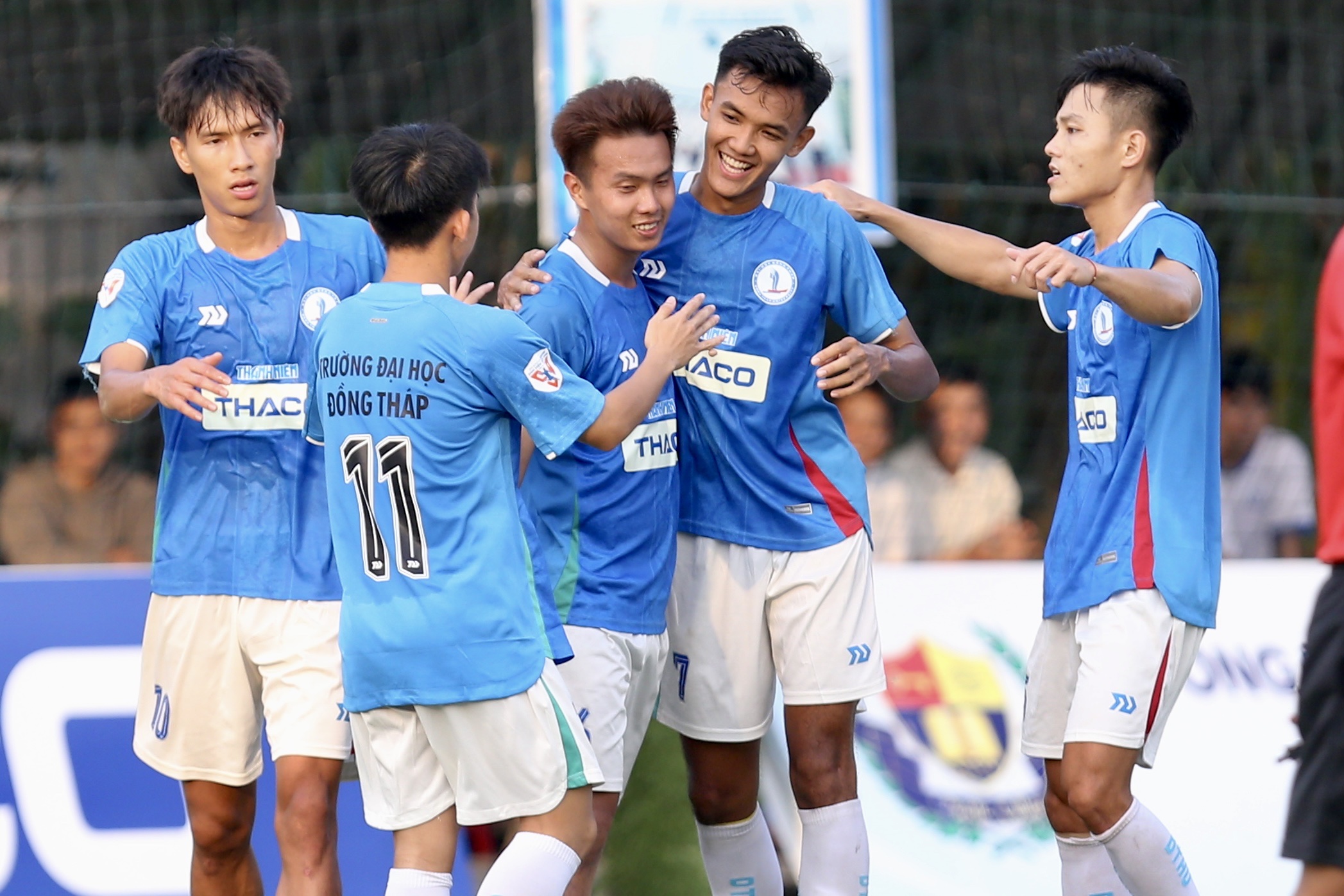 HLV châu Âu dẫn dắt đội bóng miền Tây dự VCK TNSV THACO cup 2026- Ảnh 2.