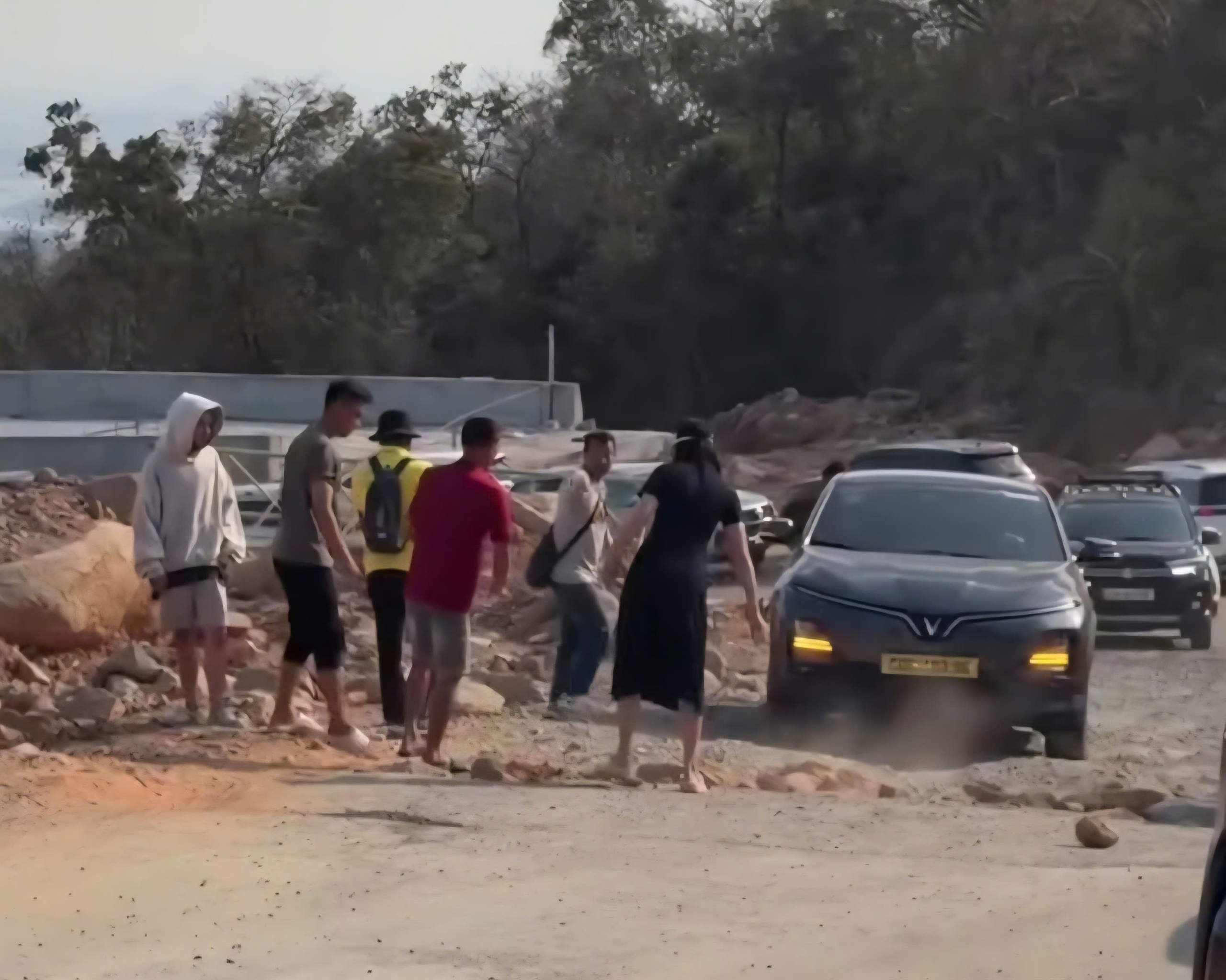 Quốc lộ 28B ám ảnh tài xế và du khách trong dịp Tết Bính Ngọ 2026 - Ảnh 3. Quốc lộ 28B ám ảnh tài xế và du khách trong dịp Tết Bính Ngọ 2026 - Ảnh 3.